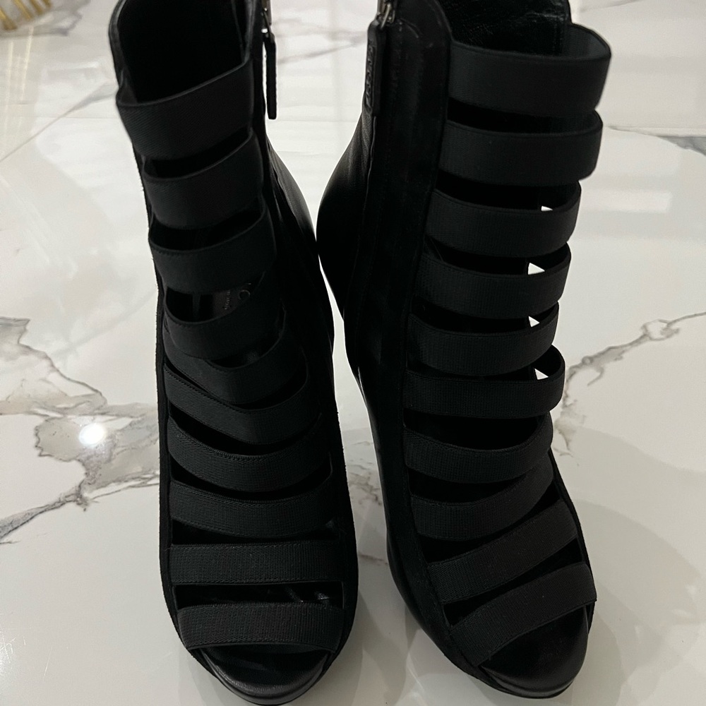 Gucci Runway Olimpia Black Leather Gladiator Sandal Caged Bootie Size EU 36